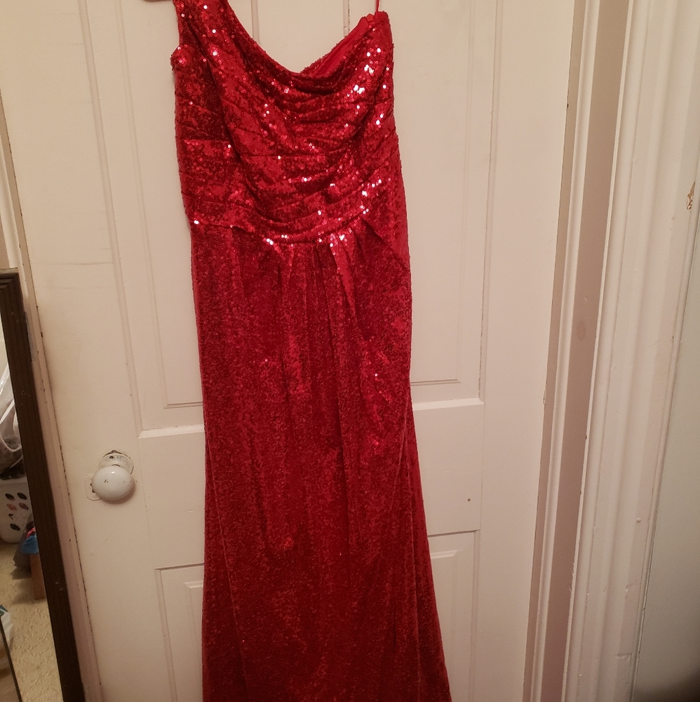 One shoulder sequin gown